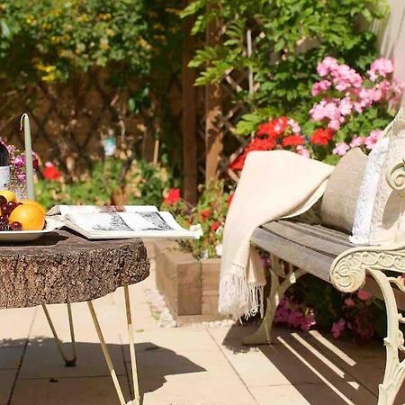 Canal View 2 Bedrooms End Of Terrace Чичестър Екстериор снимка