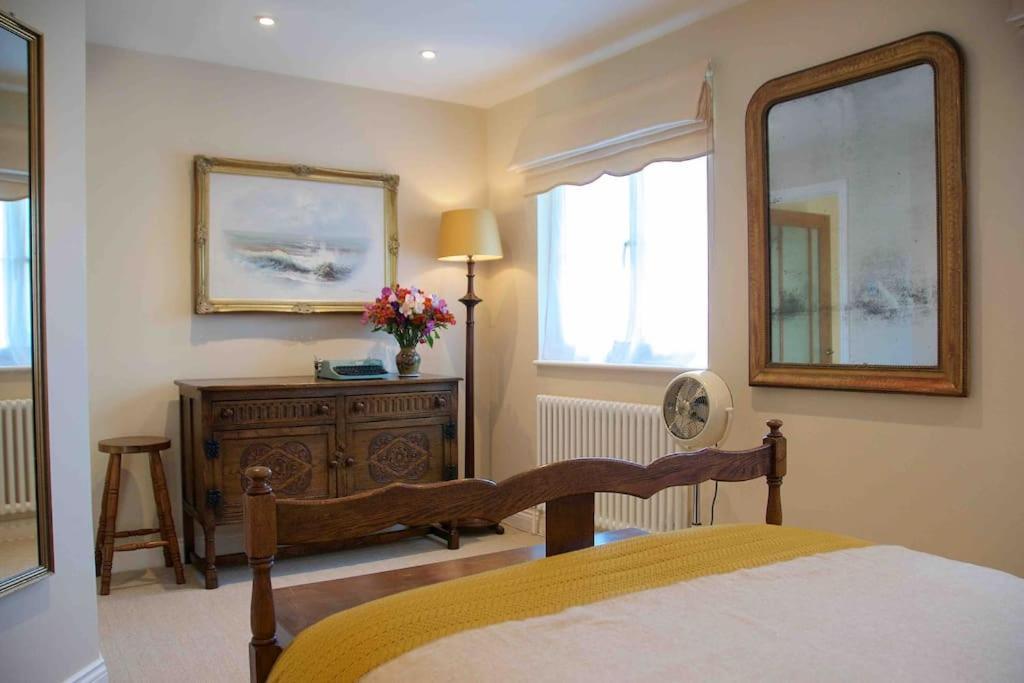Canal View 2 Bedrooms End Of Terrace Чичестър Екстериор снимка