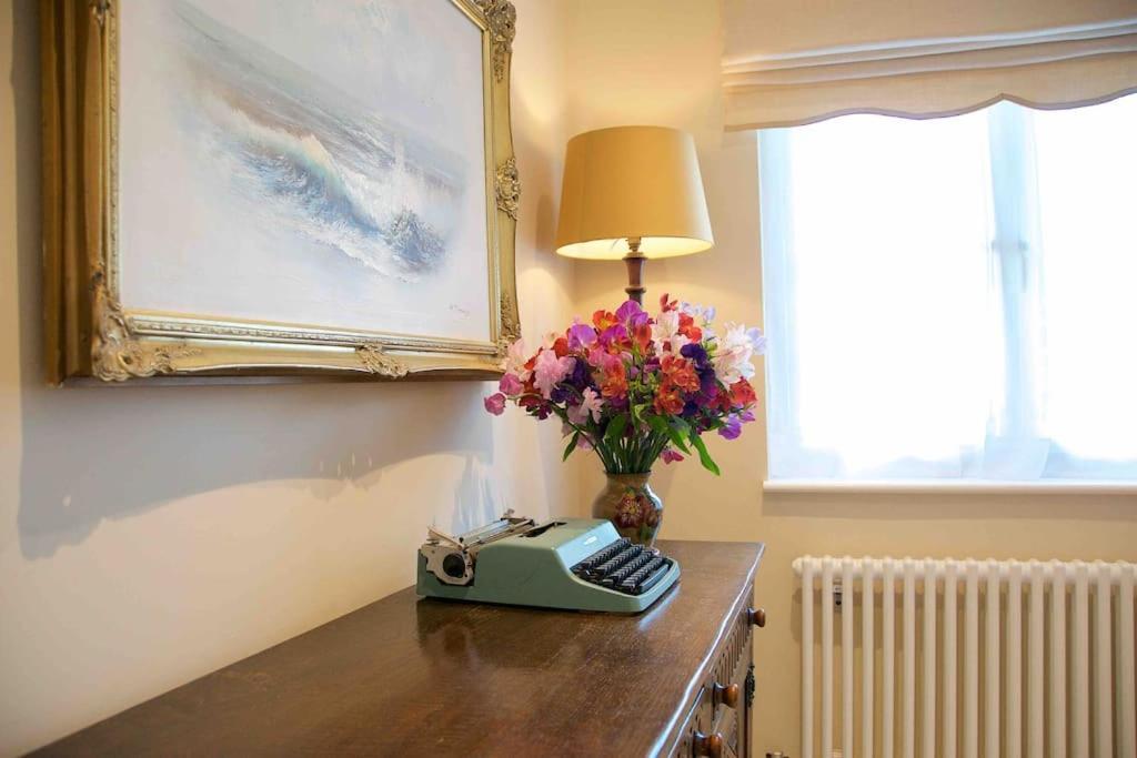 Canal View 2 Bedrooms End Of Terrace Чичестър Екстериор снимка
