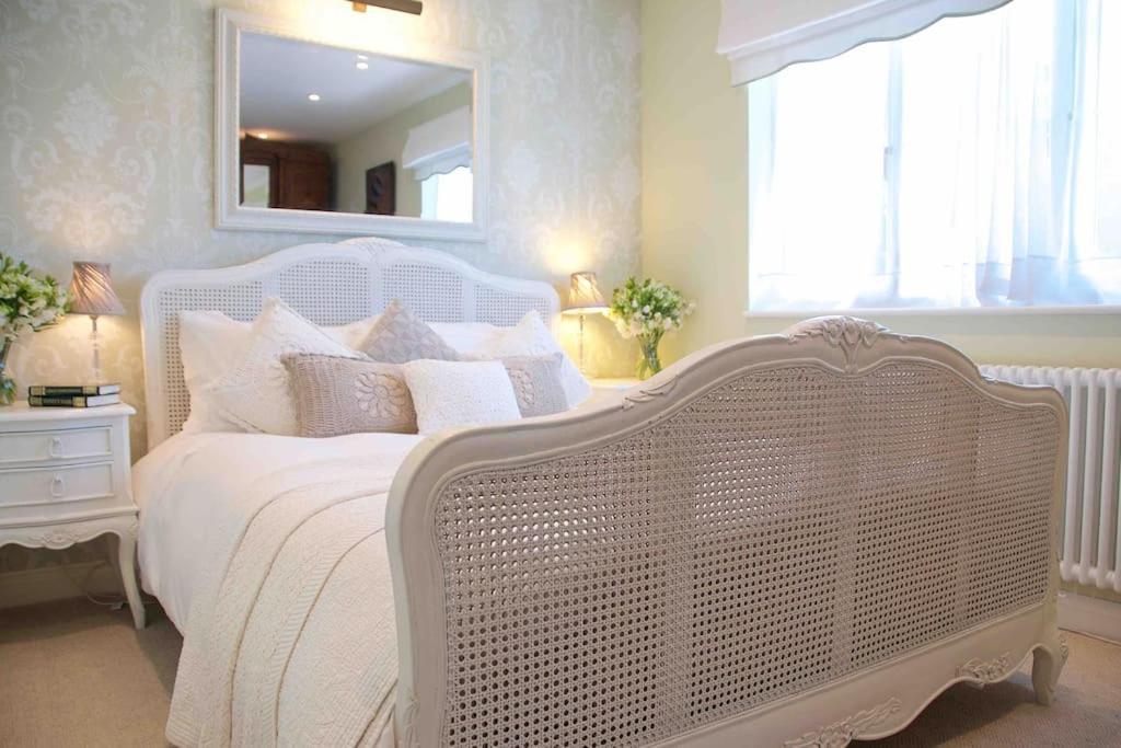 Canal View 2 Bedrooms End Of Terrace Чичестър Екстериор снимка